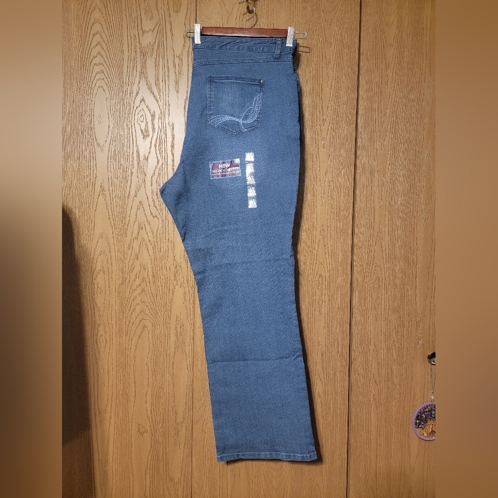 Gloria Vanderbelt "Amanda" Jeans Size 22W Average Length light blue New With Tag